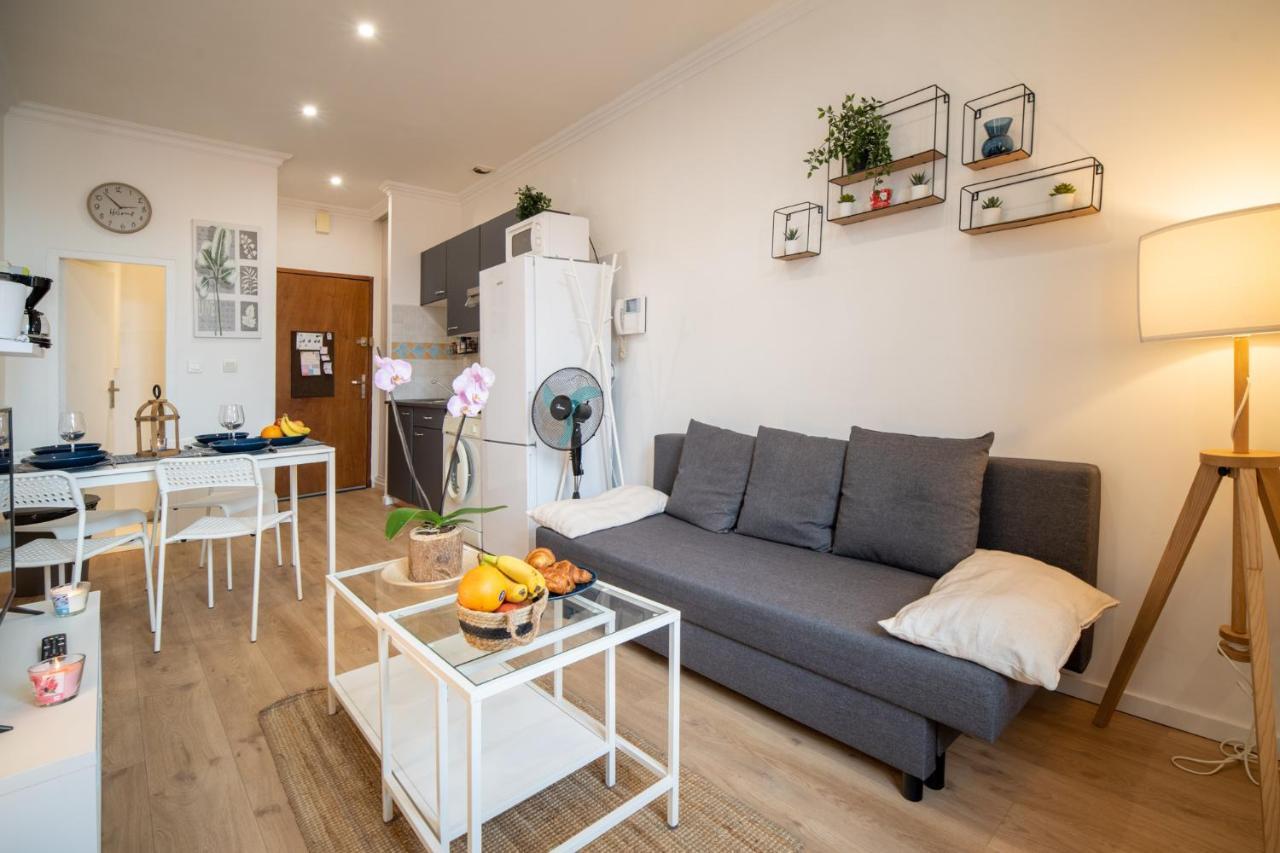 Private Independant Flat - Lourdes City Center - 2 Balconies Bagian luar foto