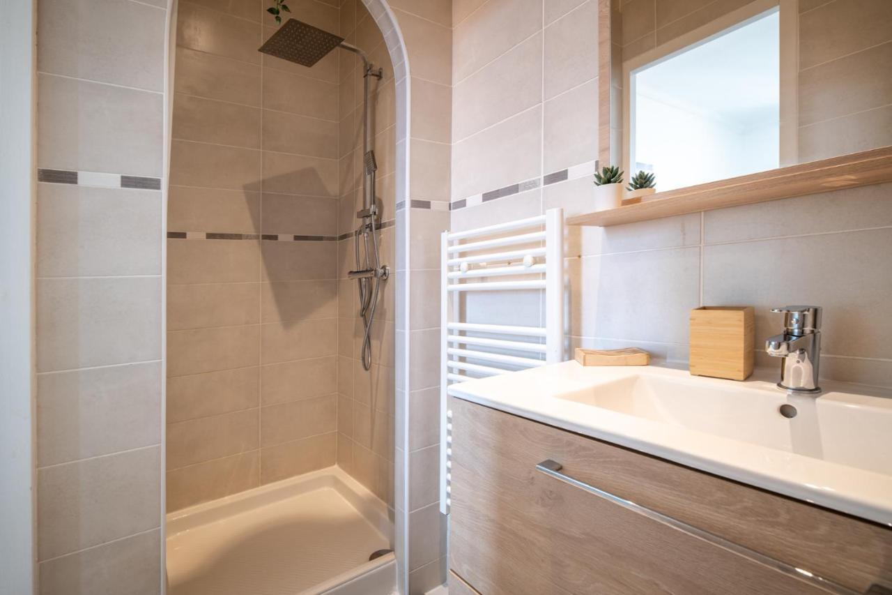Private Independant Flat - Lourdes City Center - 2 Balconies Bagian luar foto